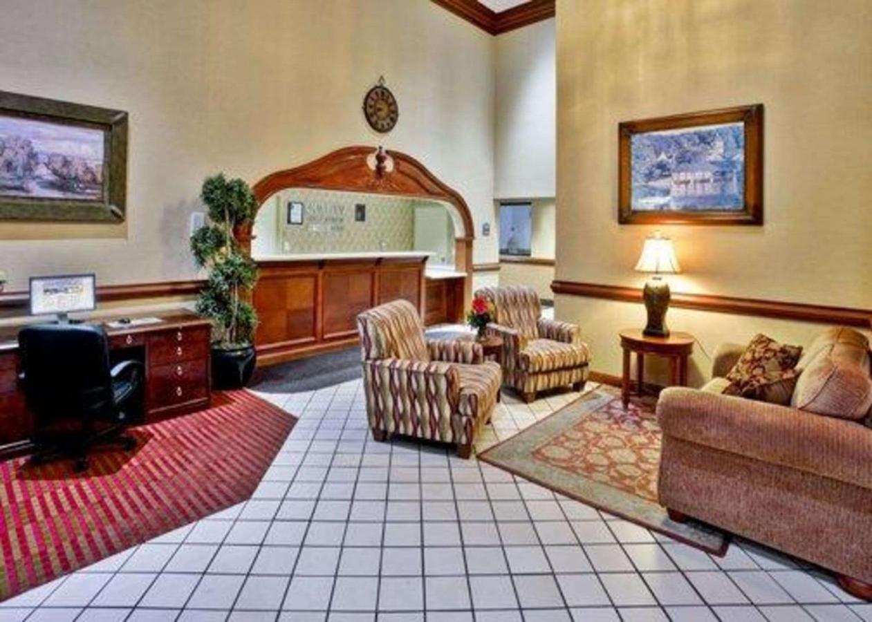 Quality Inn & Suites Somerset Buitenkant foto