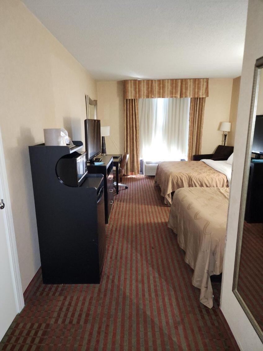 Quality Inn & Suites Somerset Buitenkant foto