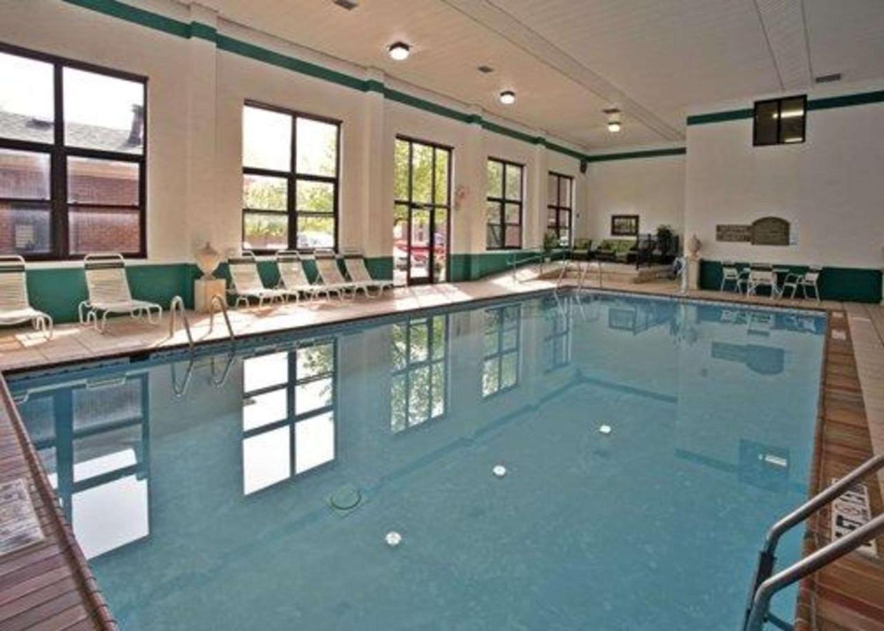 Quality Inn & Suites Somerset Buitenkant foto
