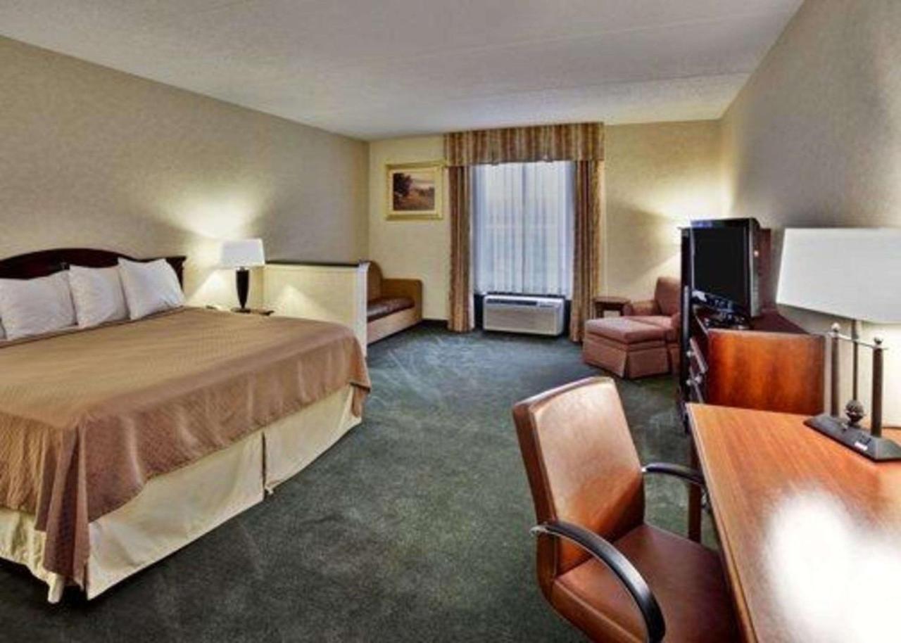 Quality Inn & Suites Somerset Buitenkant foto
